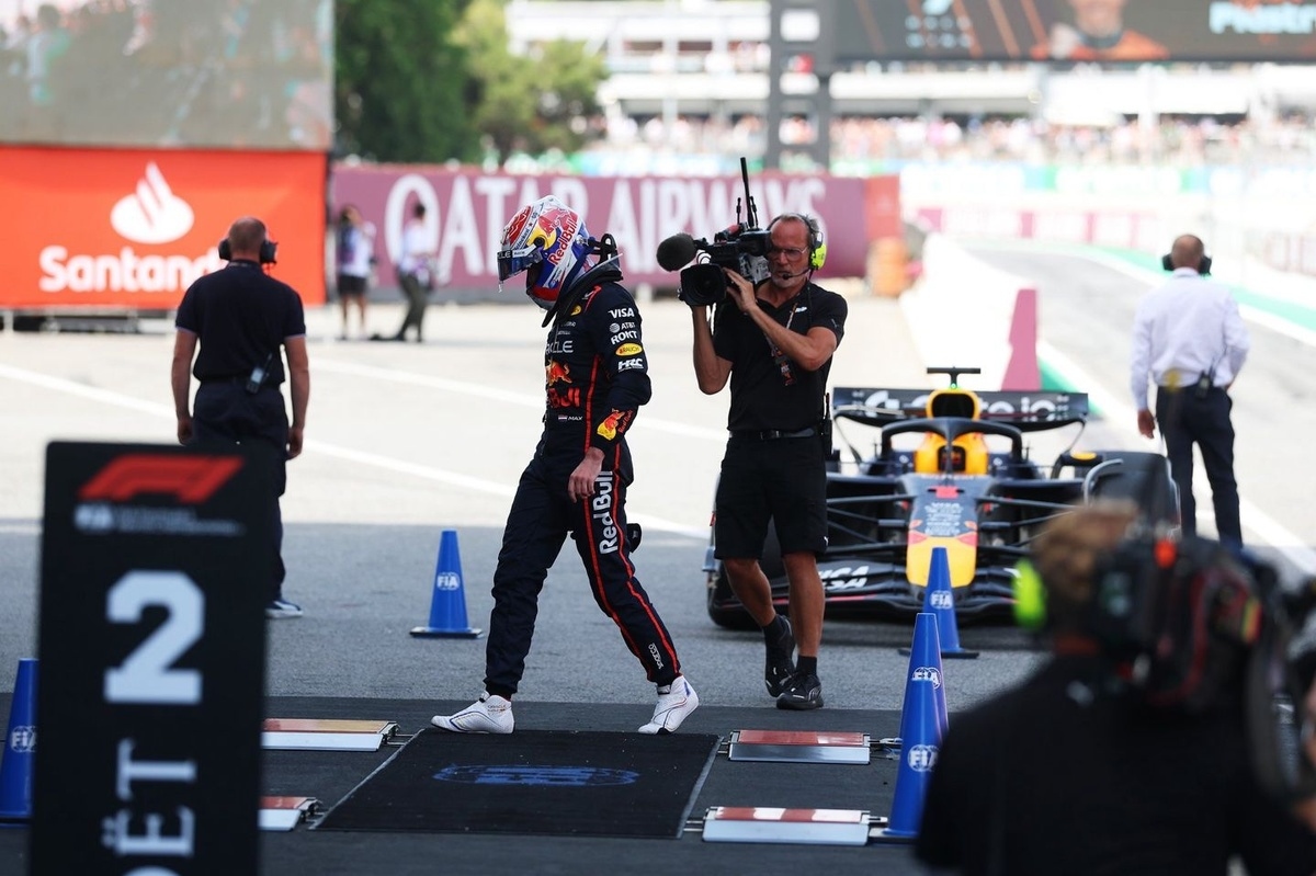 Red Bull: Verstappen pede desculpas pelo incidente com Russell