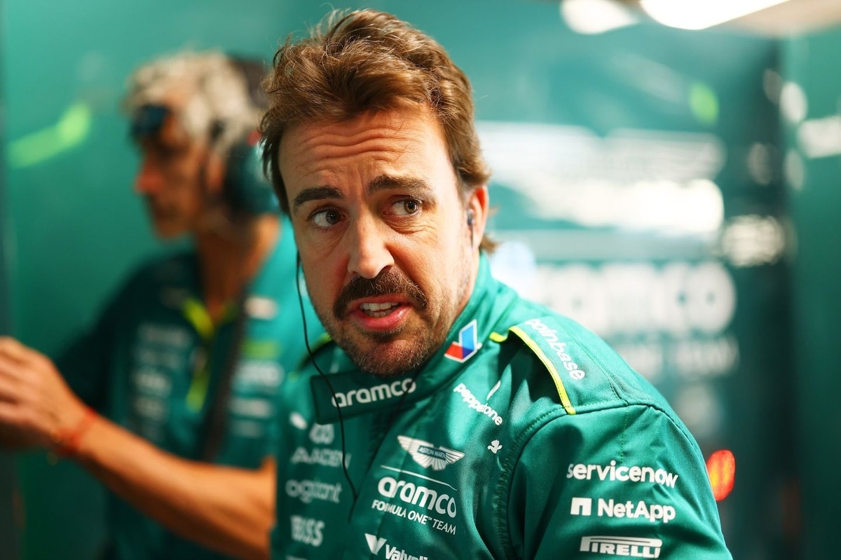 L'ambasciatore dell'Aston Martin De la Rosa commenta argutamente le voci su Alonso-Alpine