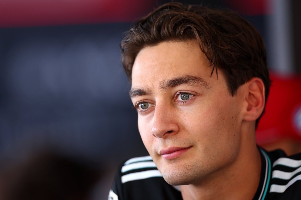 Russell: 'I want to stay at Mercedes'