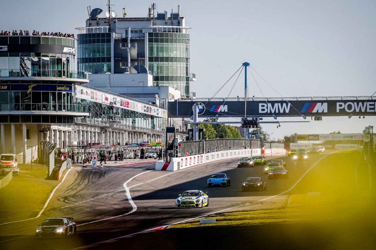 GT4 Germany Rennen 1: Hendrik Still gewinnt, Berkay Besler belegt den 4. Platz!