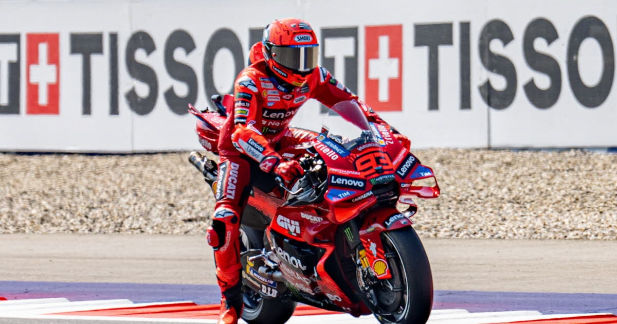 MotoGP. Marc Márquez gana la carrera al sprint en Austria por delante de su hermano Alex.