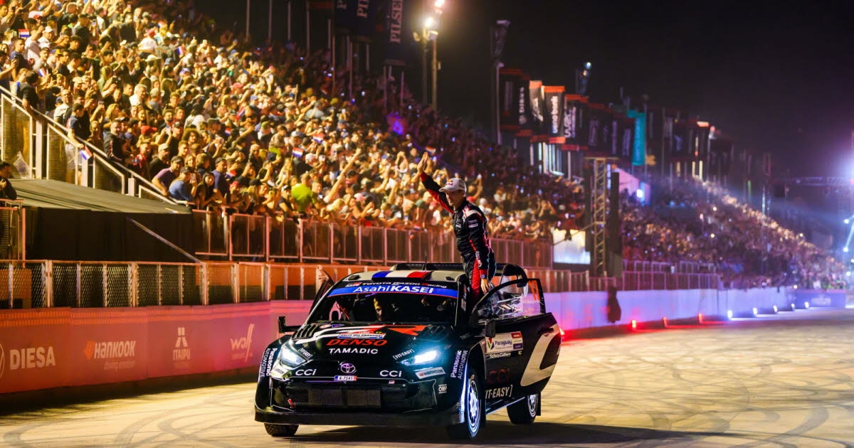 Coche. 65ª victoria de Sébastien Ogier en el WRC tras su victoria en Paraguay.