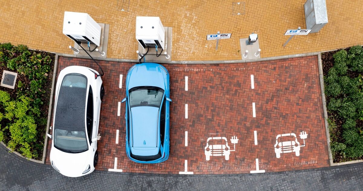 National Trust, theme parks and pubs across UK offering free charging for EVs