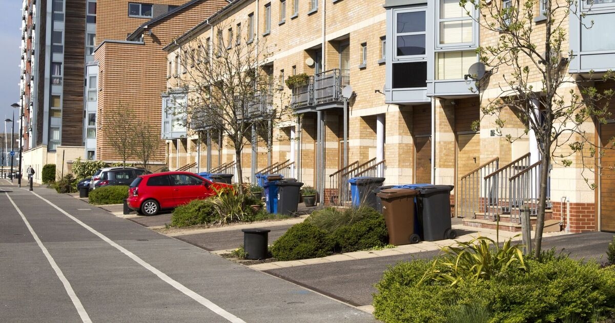 Drivers in England urged not to park on driveway this weekend
