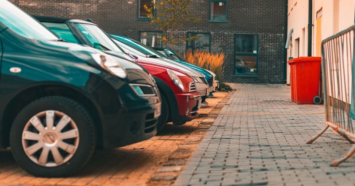 Mercoledì si invitano gli automobilisti a non parcheggiare sul vialetto di casa