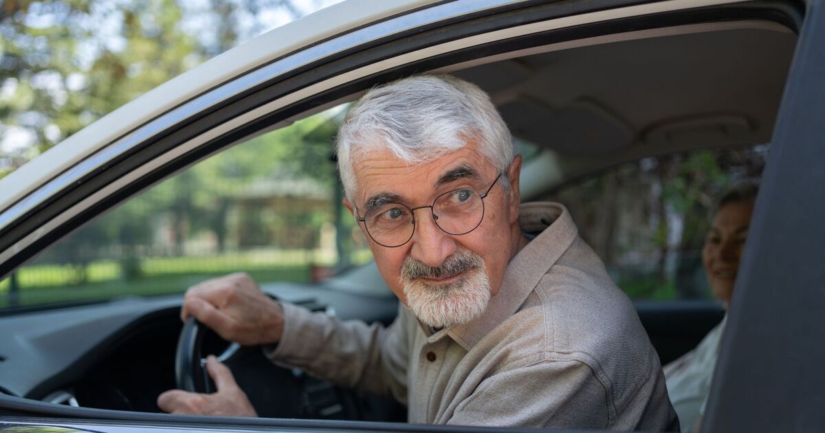 Os sinais indicadores que sugerem que os motoristas mais velhos devem 'parar de dirigir'