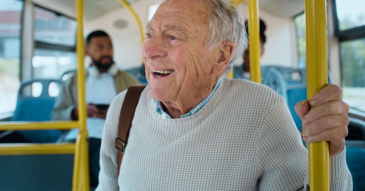 Se explica la norma de las 9:30 a. m. para los pasajeros de autobús en el Reino Unido tras una promesa de 955 millones de libras