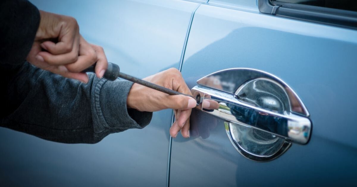 El pequeño truco de estacionamiento que instantáneamente hace que los autos sean menos atractivos para los ladrones
