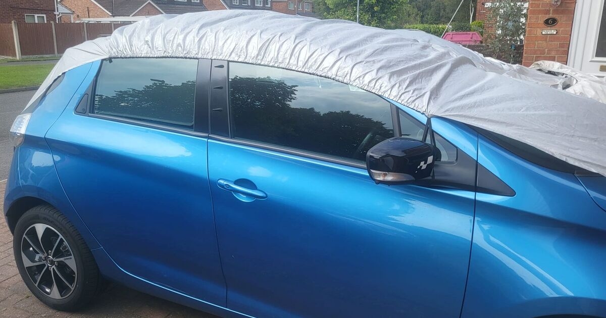 In Inghilterra si invitano gli automobilisti a mettere coperte sulle auto fino a martedì