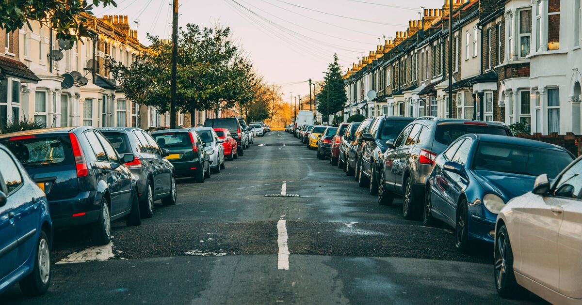 Drivers told to park cars under street lights for one very important reason