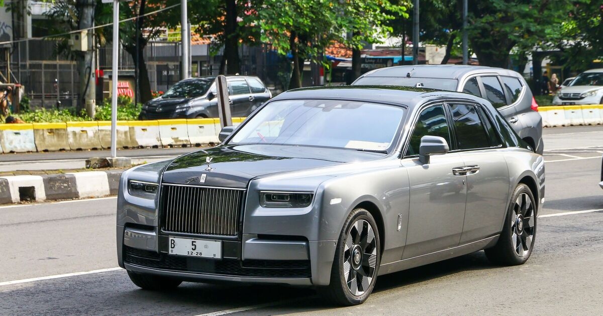 Un esperto di auto guida una Rolls-Royce da 50.000 sterline e afferma: "Questo non accadrebbe con una BMW"