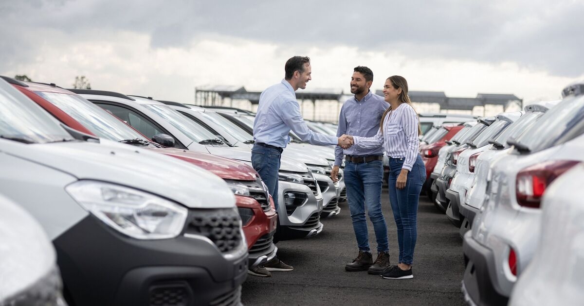 Ed Miliband emitiu alerta sobre proibição de venda de novos carros a gasolina e diesel em 2030