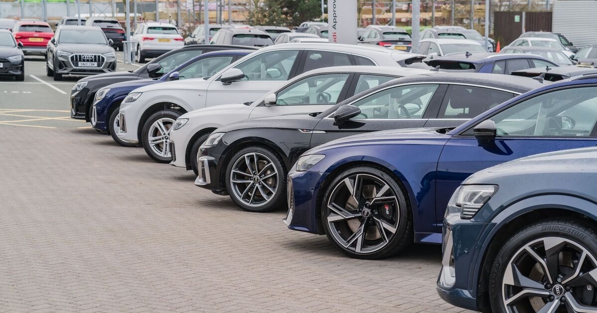 Uzmanlar, 2025'teki büyük fiyat düşüşünün ardından benzinli otomobiller ile elektrikli araçlar arasında 'ayda 32 sterlinlik fark' olduğunu açıkladı