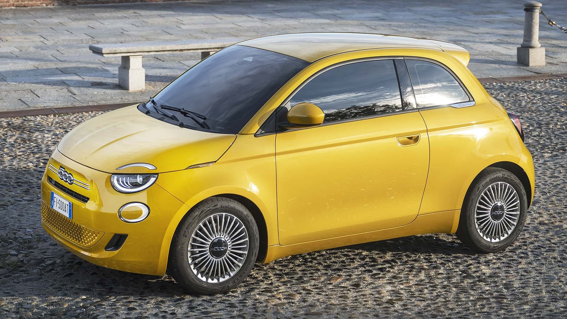 Fiat 500 Hybrid (2025) Torino: Special model with 65 hp for Italy