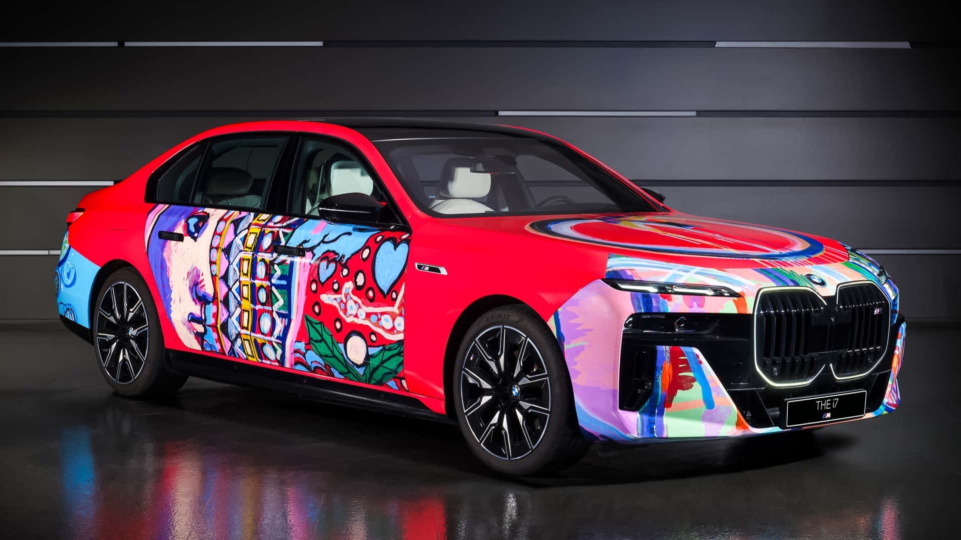 BMW i7 como tela móvel na Frieze Seoul 2025