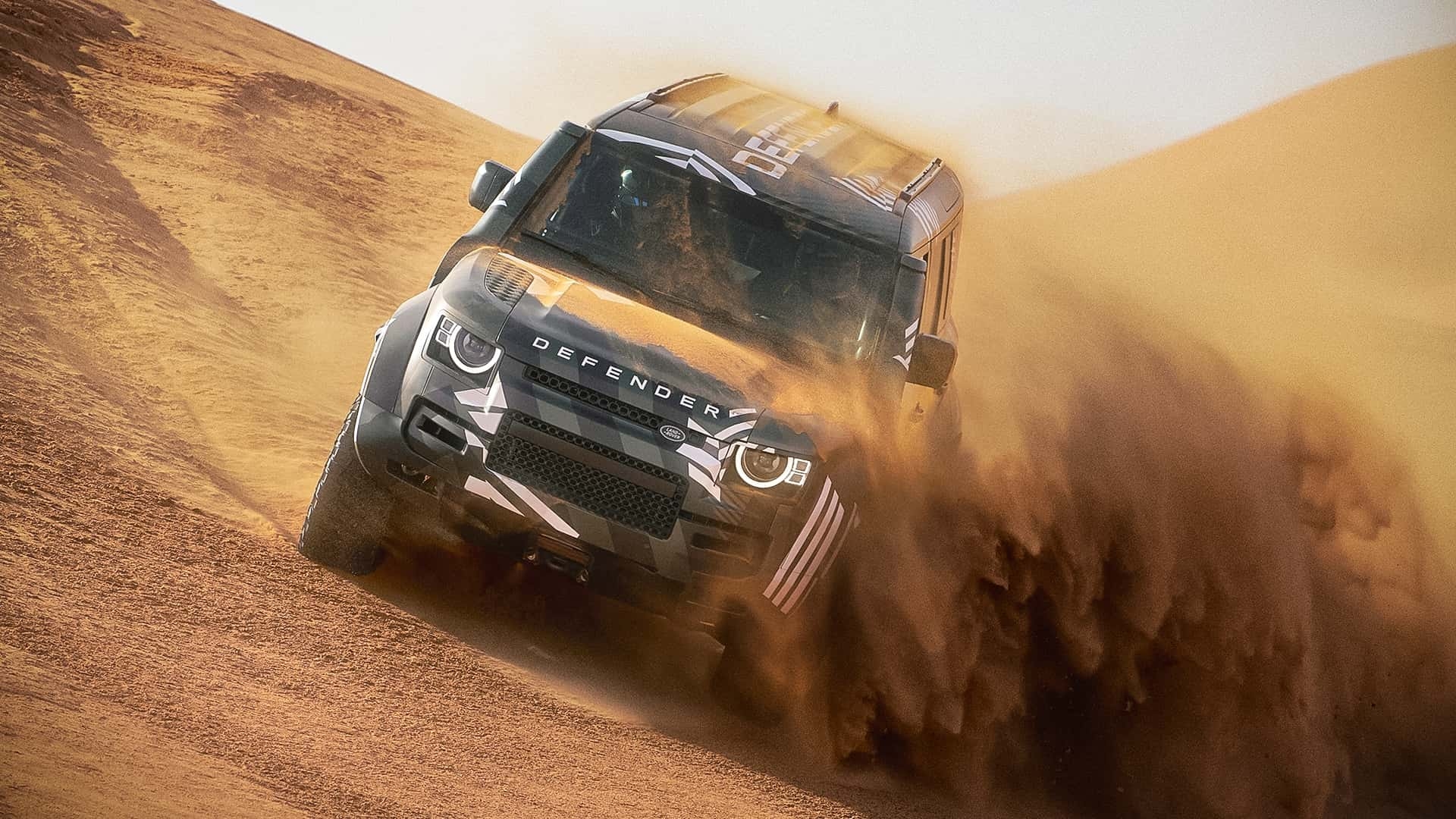 Land Rover Defender D7X‑R лихо продемонстрировал себя на тестах «Дакара»