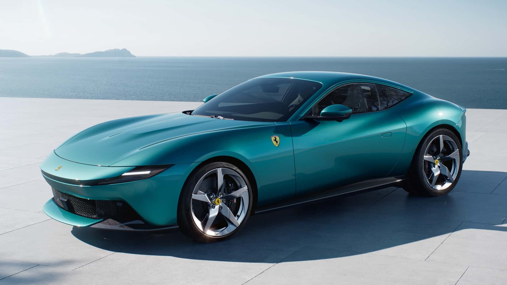 Ferrari Amalfi (2026) revealed: New face, same great V8