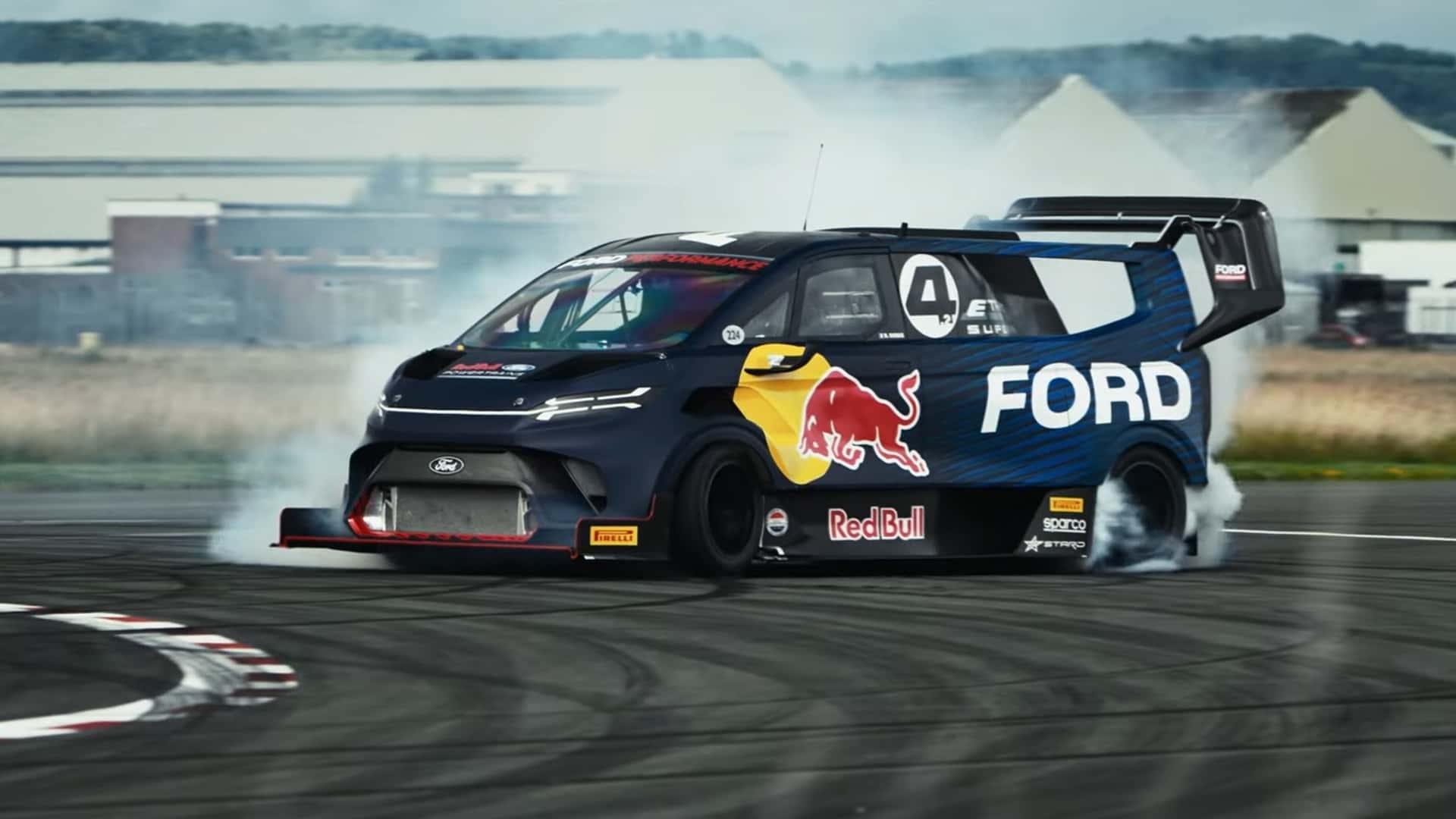Ford Transit elétrico supera Mustang GTD em Nürburgring