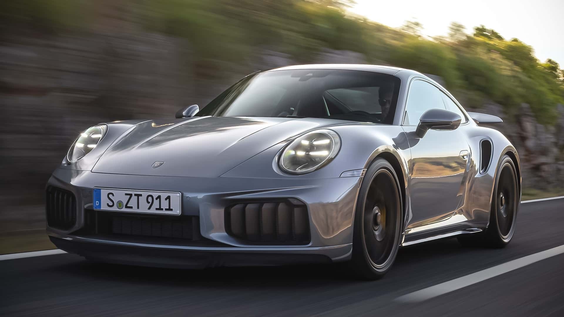 Porsche 911 Turbo S (2026) debutta come ibrida con oltre 700 CV