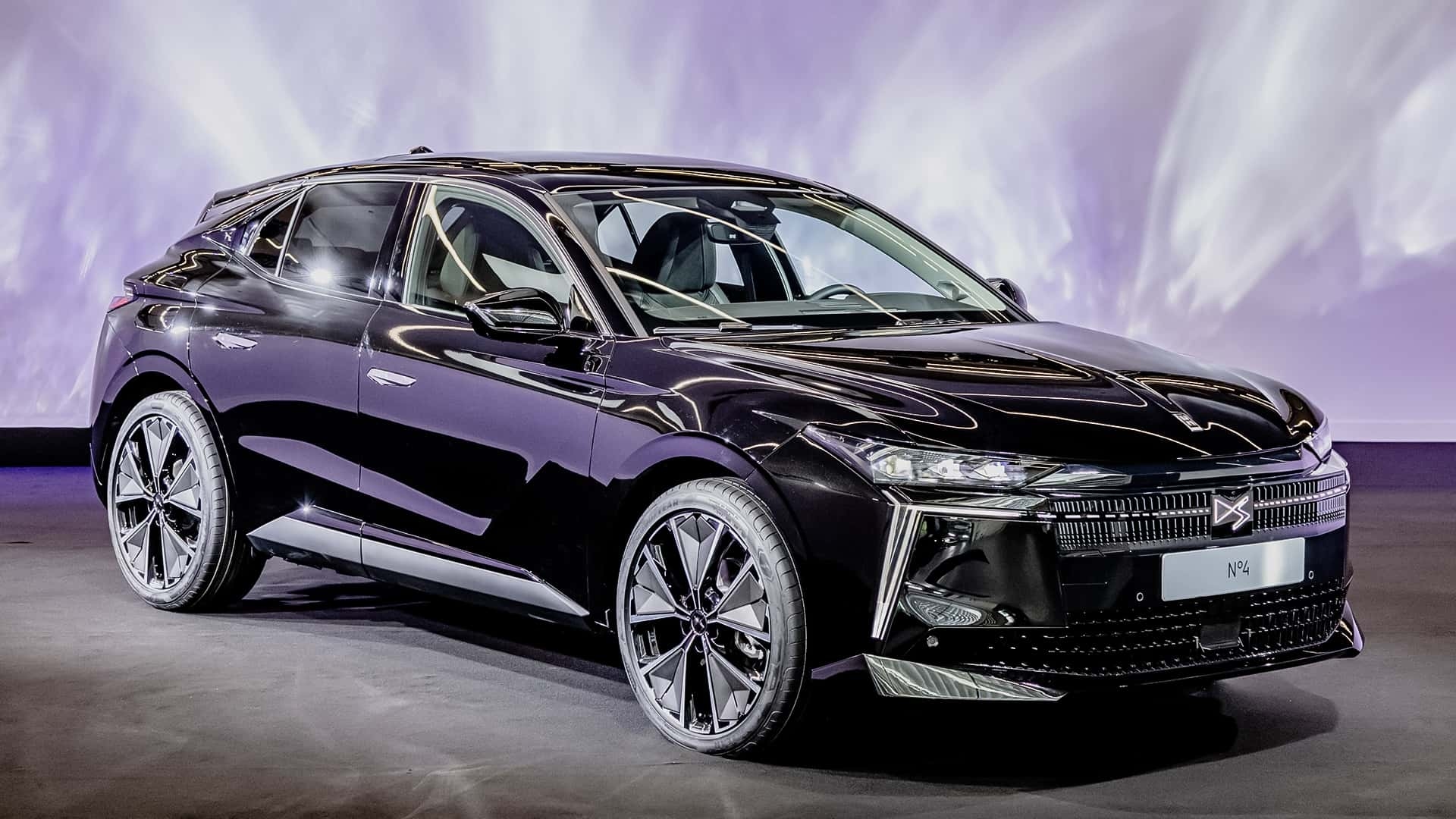 DS N°4 (2025): il restyling della DS4 porta un nuovo nome e una versione elettrica