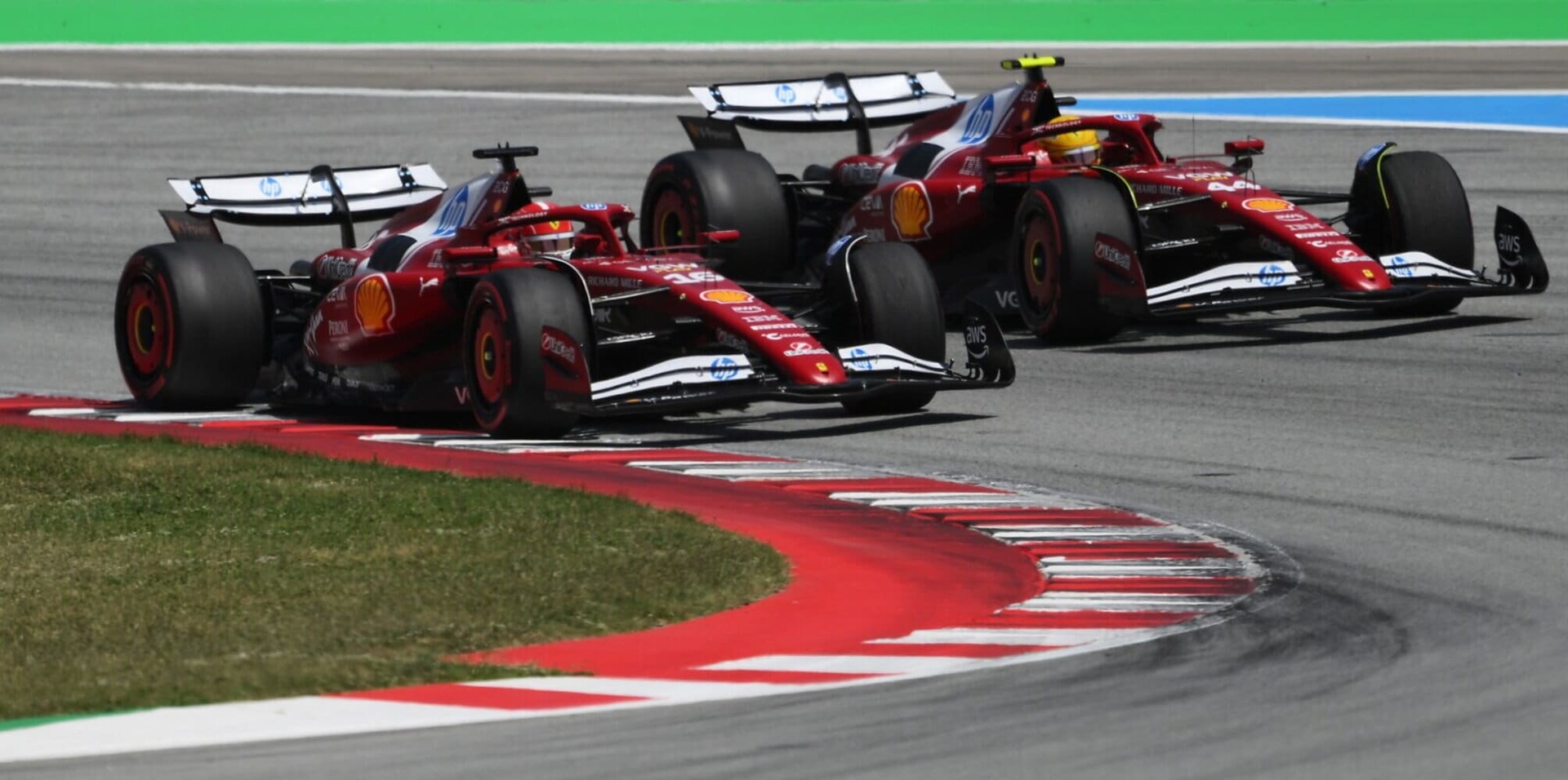 Leclerc podyumda, Hamilton kötü durumda. Piastri-Norris, McLaren Barselona'da bir-iki