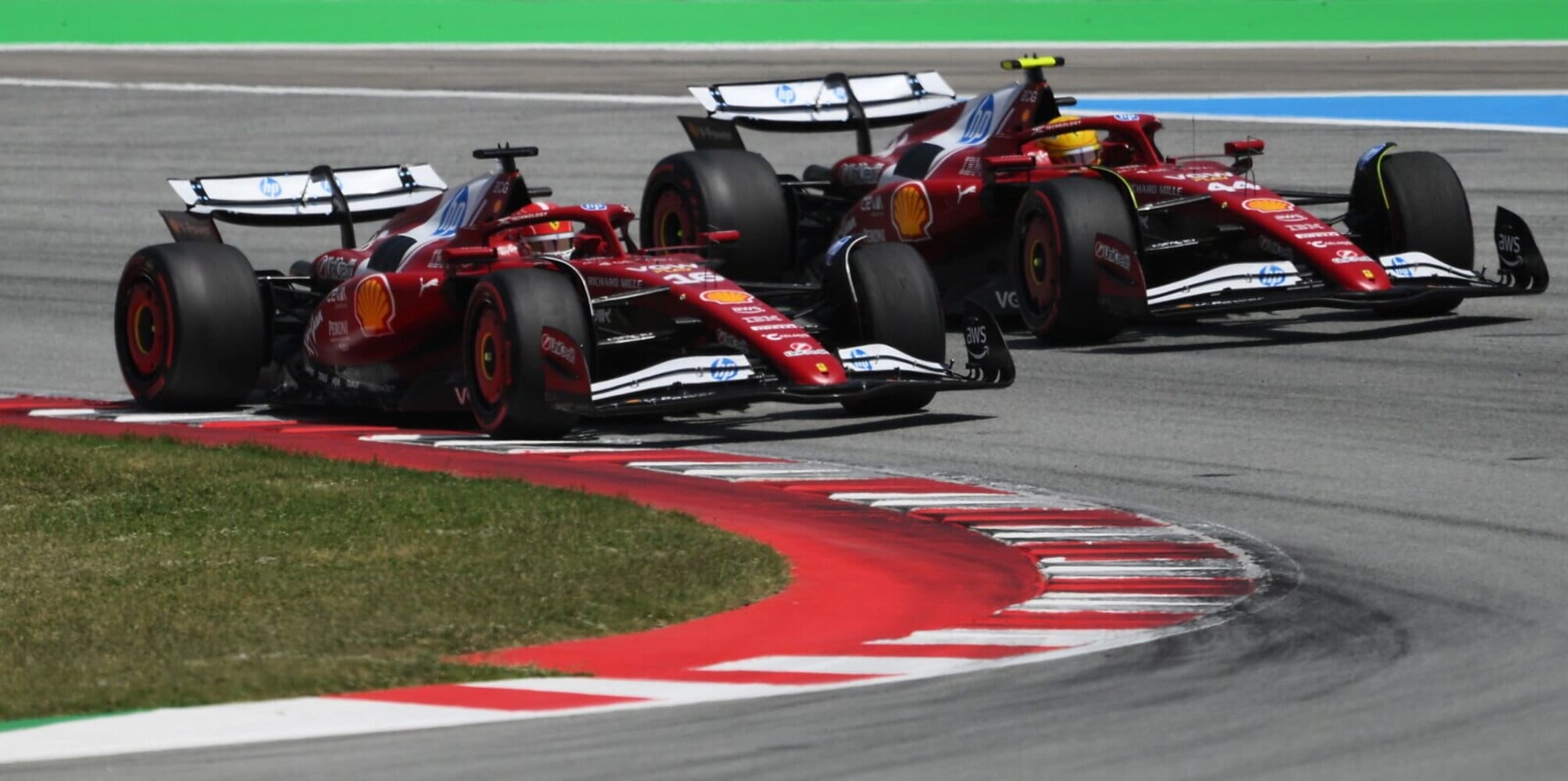 Leclerc podyumda, Hamilton kötü durumda. Piastri-Norris, McLaren Barselona'da bir-iki