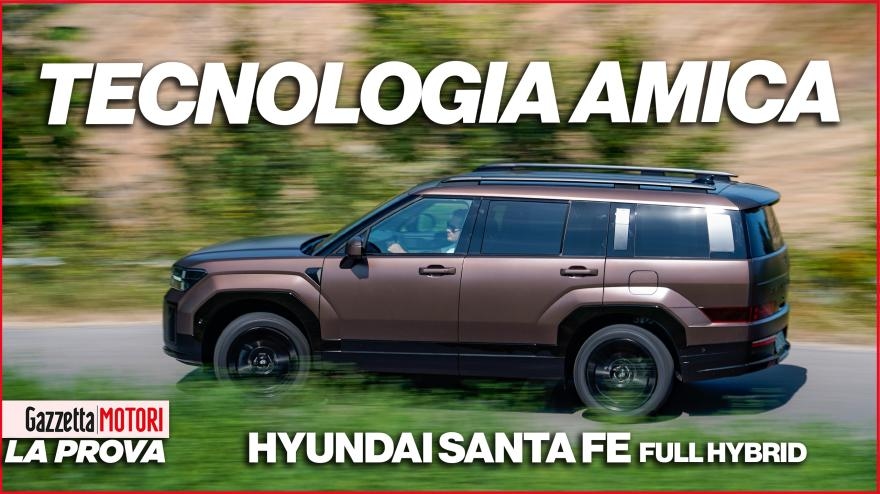 Hyundai Santa Fe, alta tecnología: pantalla panorámica en el salpicadero
