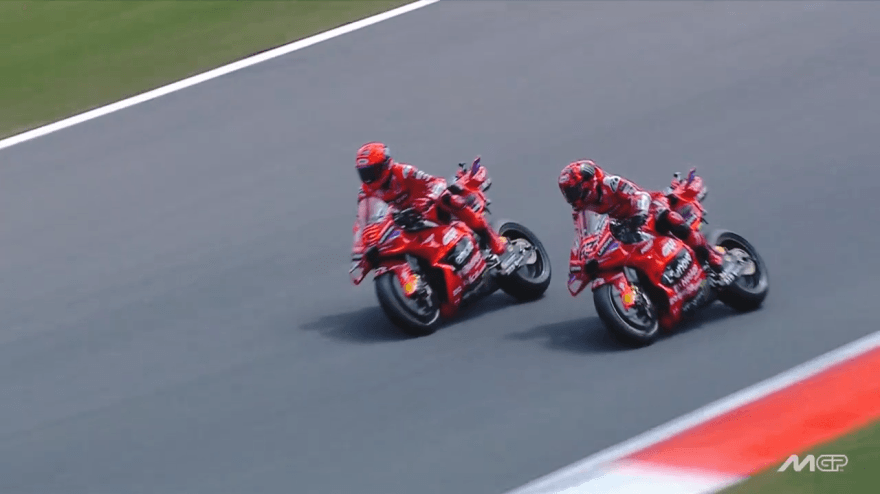 MotoGP, GP Olanda: highlights gara, Marquez-Bagnaia, che duello!