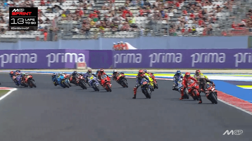 Marquez attacks, but Bezzecchi holds firm! Watch the first lap of the Sprint.