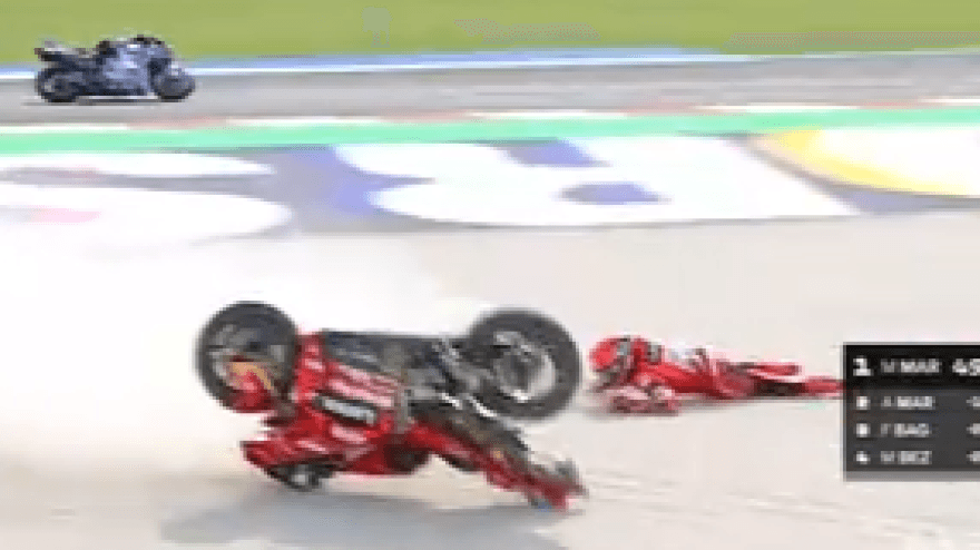 Misano GP, Marquez crashes while leading! Watch the video.