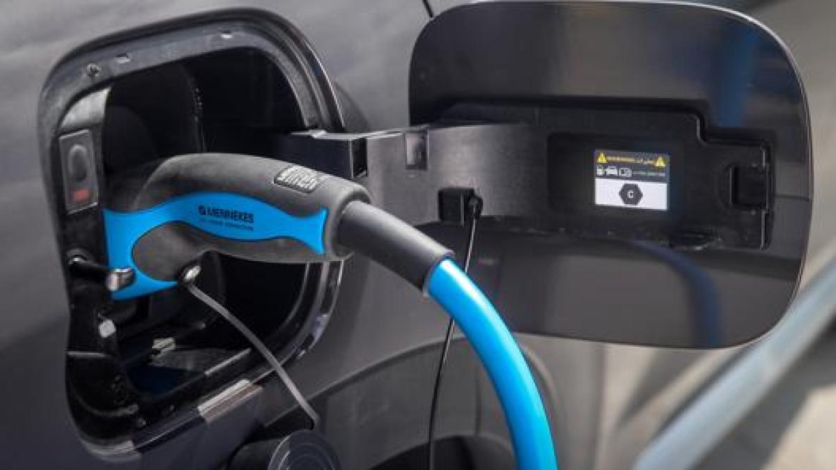 Coches híbridos enchufables: cómo funciona la nueva homologación y qué cambia para el consumo