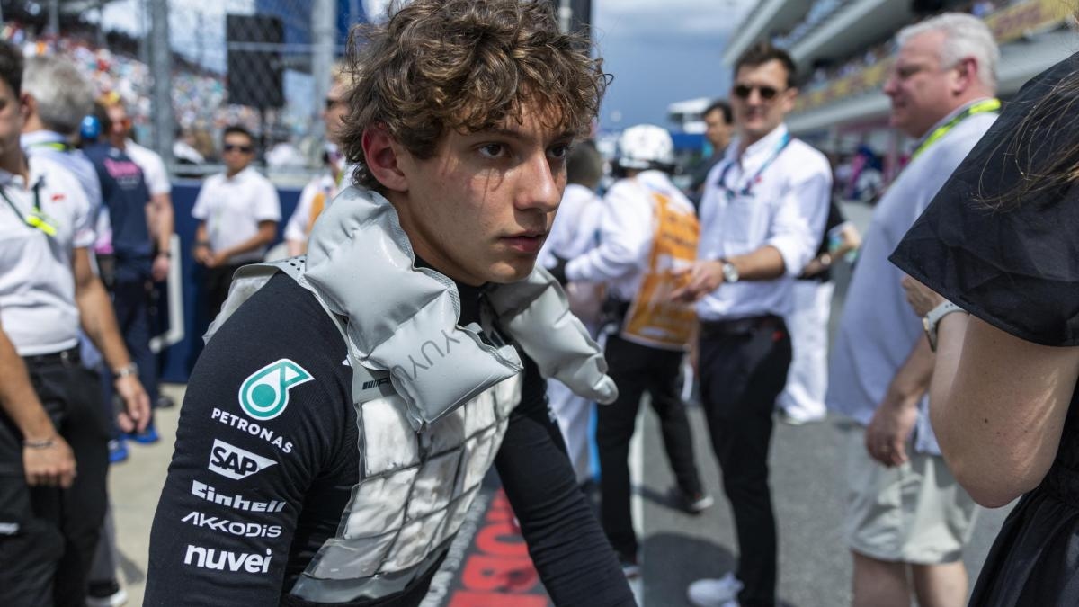 Kimi Antonelli: "Dormiré en mi habitación y luego correré en Imola. ¿Ansioso? Sí, por los exámenes finales".