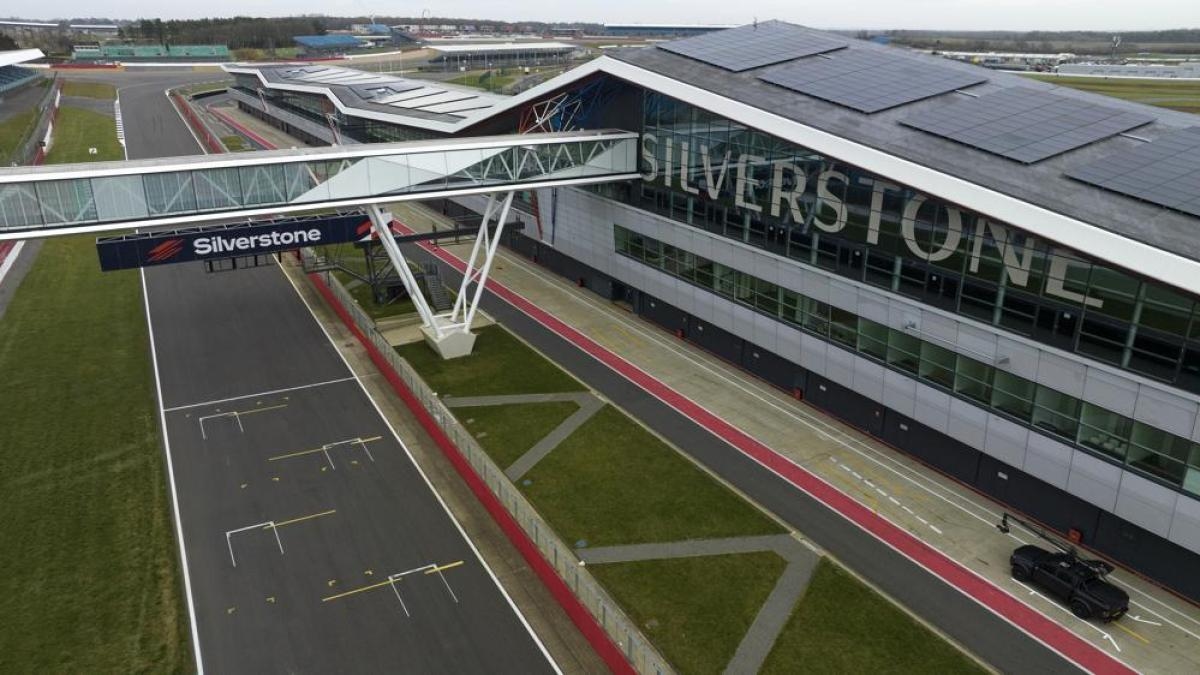 MotoGP, Silverstone'a doğru: Stowe virajında ​​frenler alev aldı. 5 saniyede 324'ten 118 km/s hıza