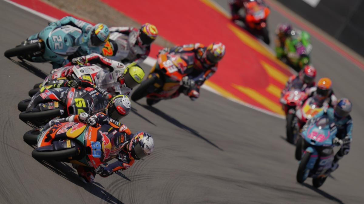 Moto3 Aragon, prima vittoria per Munoz. Lunetta lotta e chiude 5°