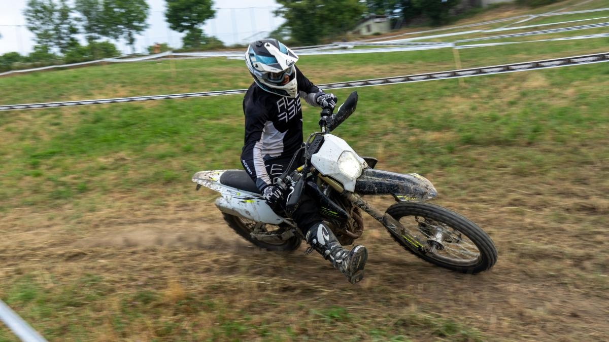 Triumph fa sul serio con l’Enduro Racing: come va la TF250E
