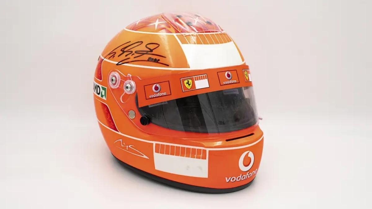 F1, la tuta di Schumacher e le scarpe di Leclerc all'asta