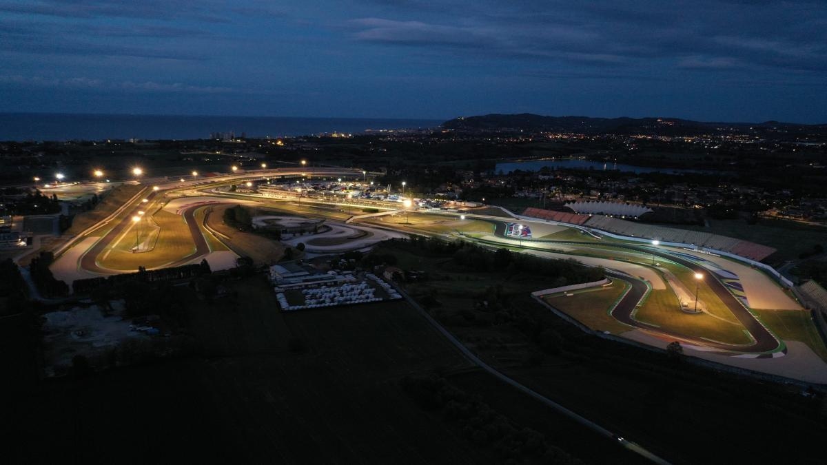 Misano lights up: the 2025 CIV Racing Night lights up the night.