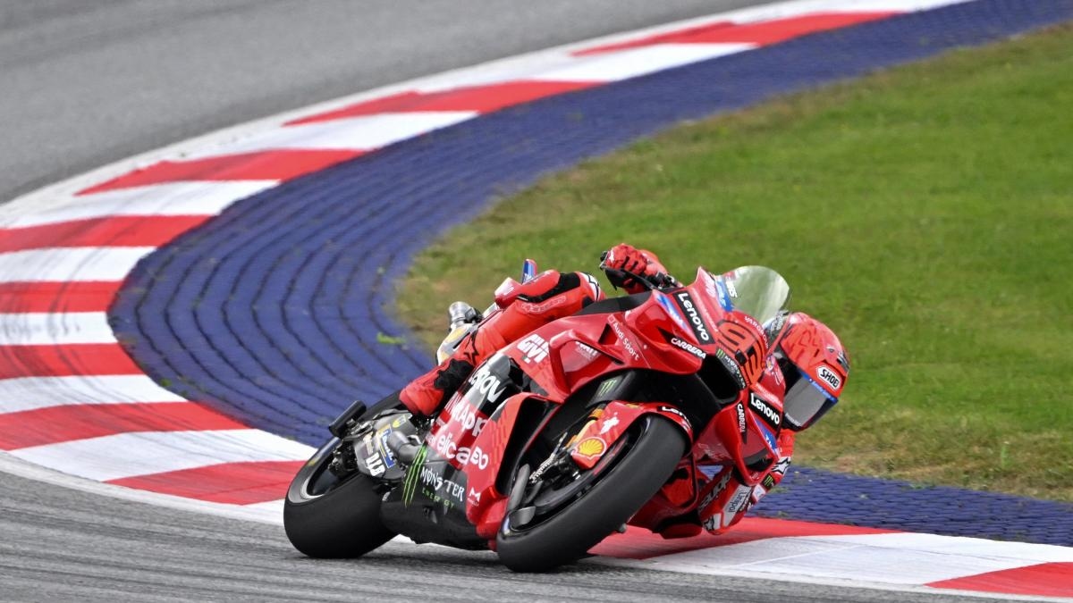 MotoGP da Hungria, treinos livres: Márquez lidera, Marini em quarto. Bagnaia tem dificuldades.
