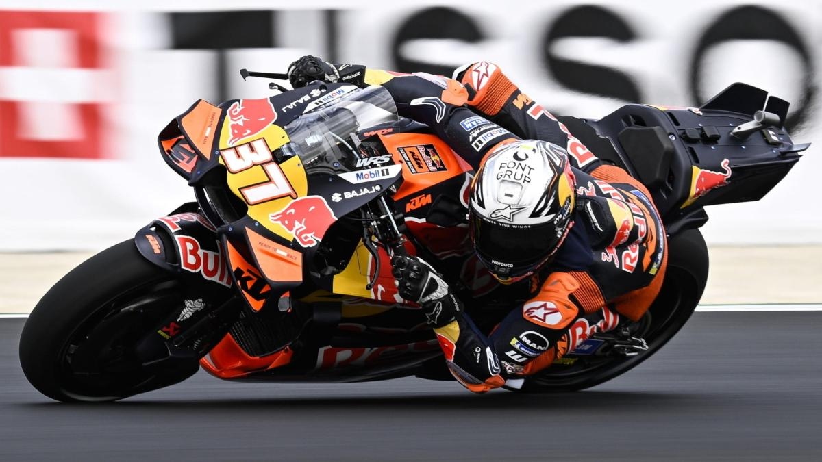 De Hongaar Acosta zet de snelste tijd neer en crasht in de pre-kwalificatie. Bagnaia bereikt Q1.