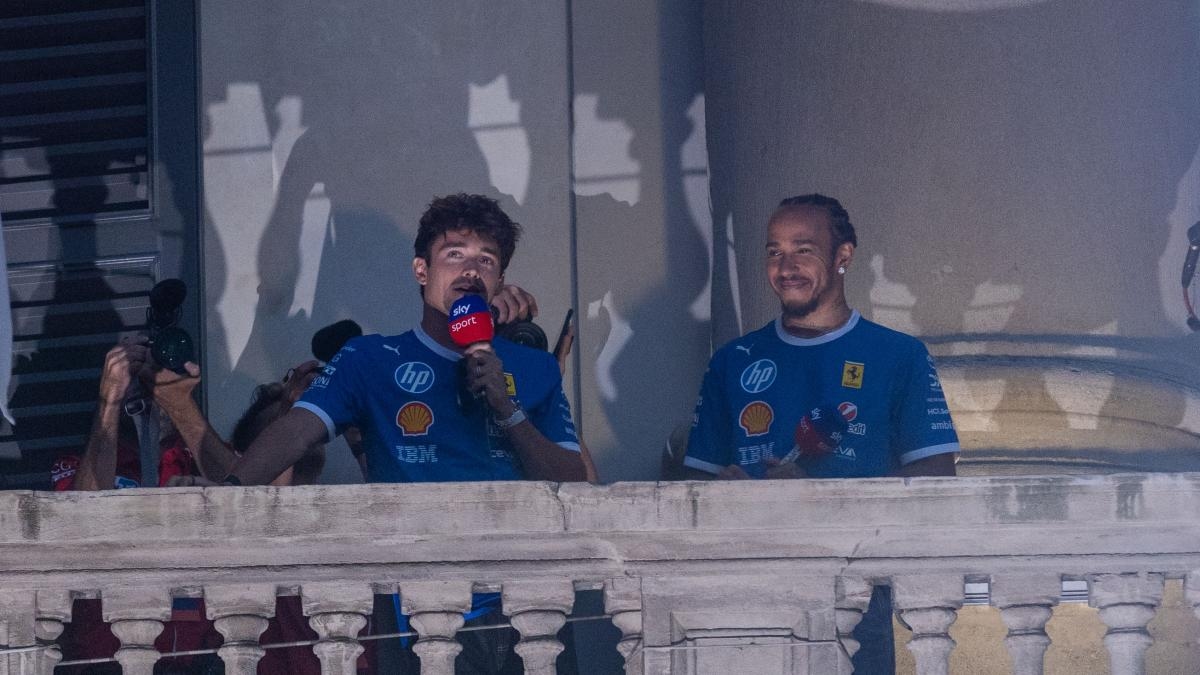A Piazza Duomo da Ferrari fica vermelha. Leclerc: "Sem palavras." Hamilton: "Os fãs estão animados para Monza."