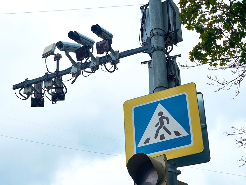 Moskova'da trafik kameraları araç kullanırken telefon kullananlara 2,7 bin ceza kesti