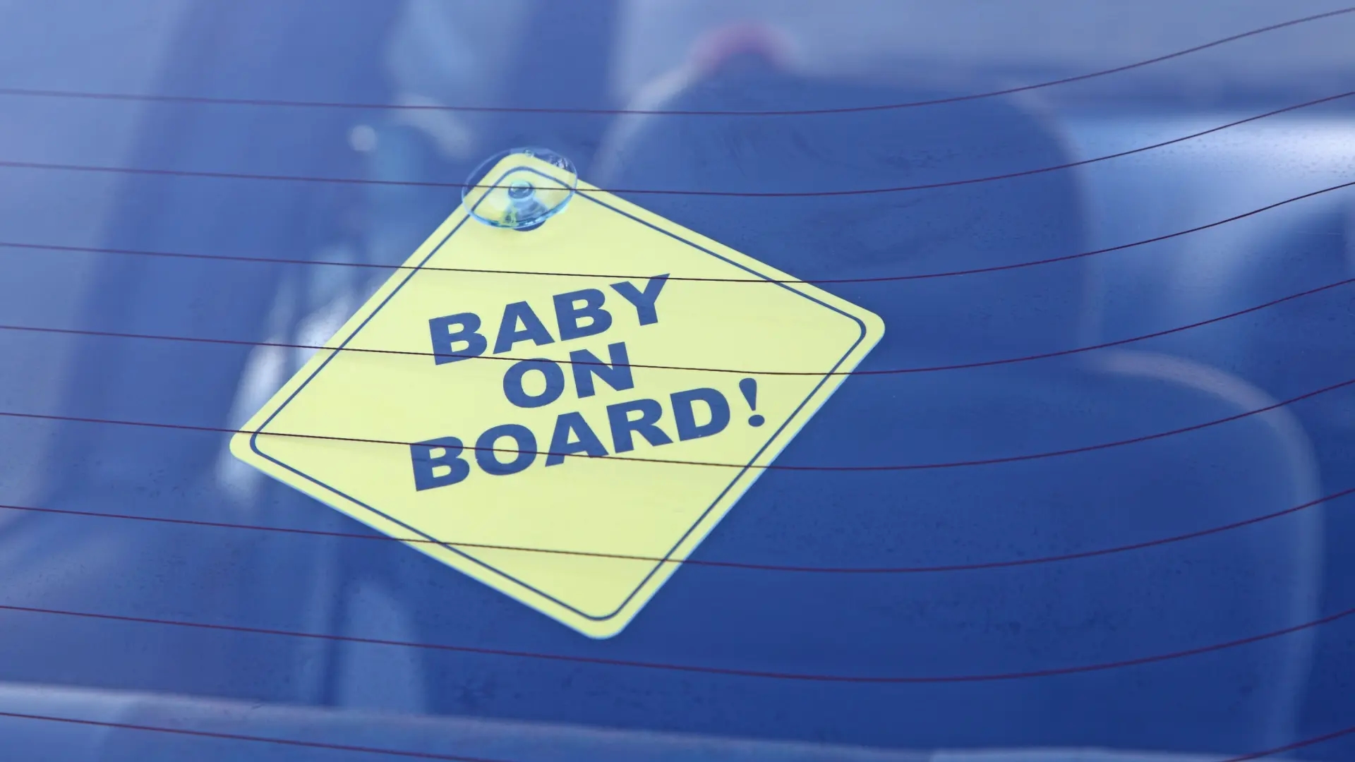 „Baby an Bord“: Der kuriose und unerwartete Ursprung dieses beliebten Fahrzeugschilds