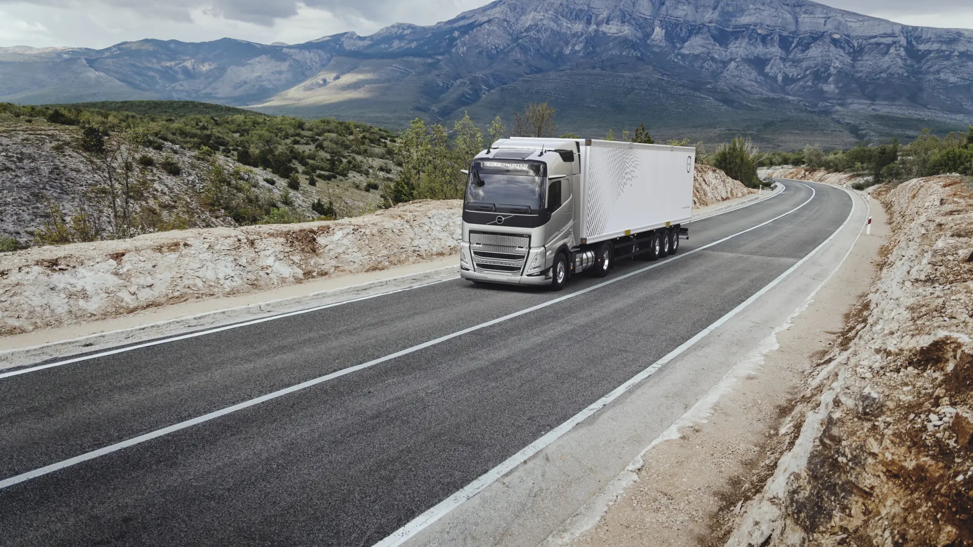 Von Diesel zu Erdgas: Wie Volvo Trucks Emissionen reduzieren, indem sie eine Reichweite von über 1.000 Kilometern ohne Tanken bieten