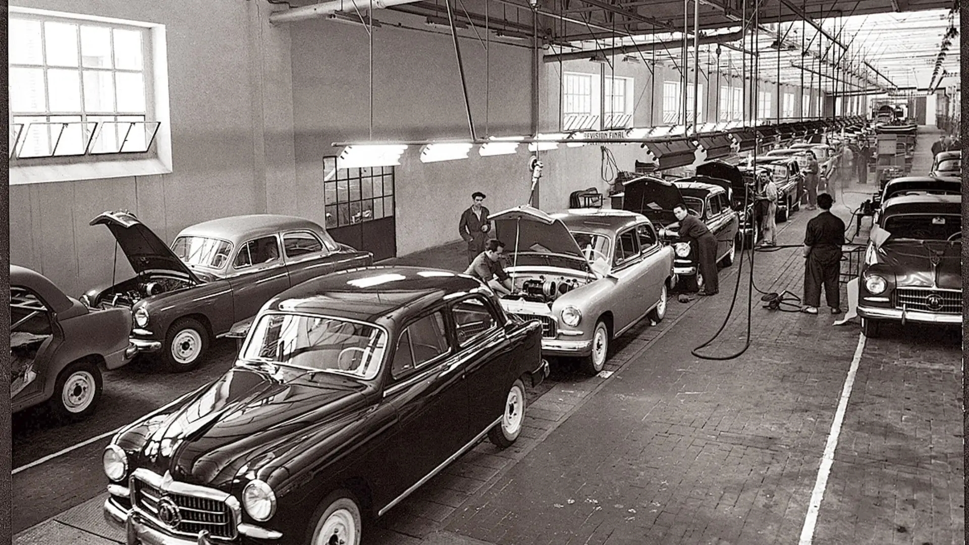 Seat отмечает 75-летие своей истории уникальной выставкой на выставке Automobile Barcelona.