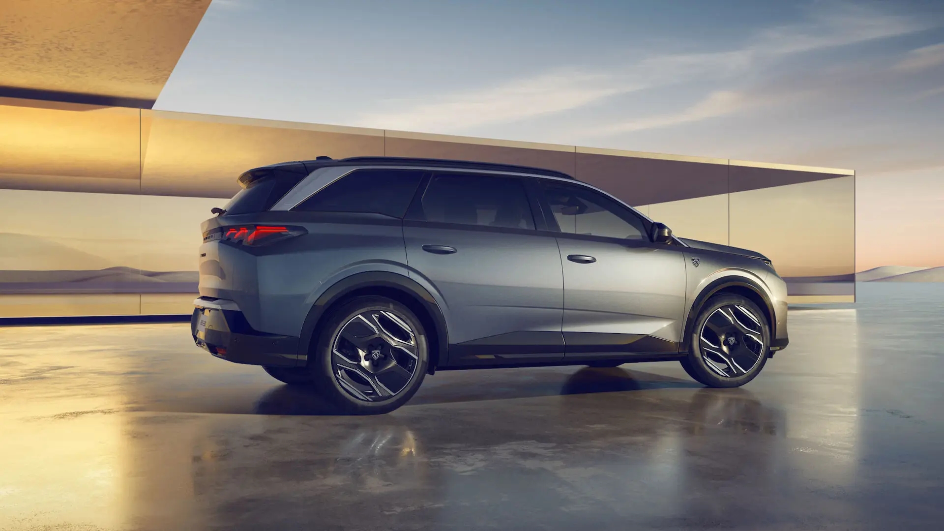 Mehr als 300 PS und Allradantrieb für den neuen Peugeot E-3008 und E-5008 Dual Motor