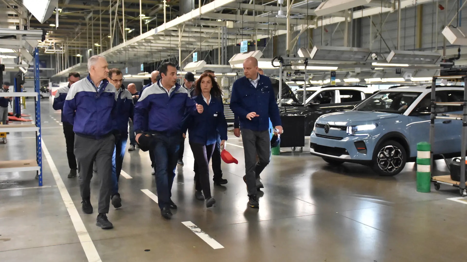 Stellantis CEO'su, grubun küçük otomobiller için referans noktalarından biri olan Trnava tesisini ziyaret etti
