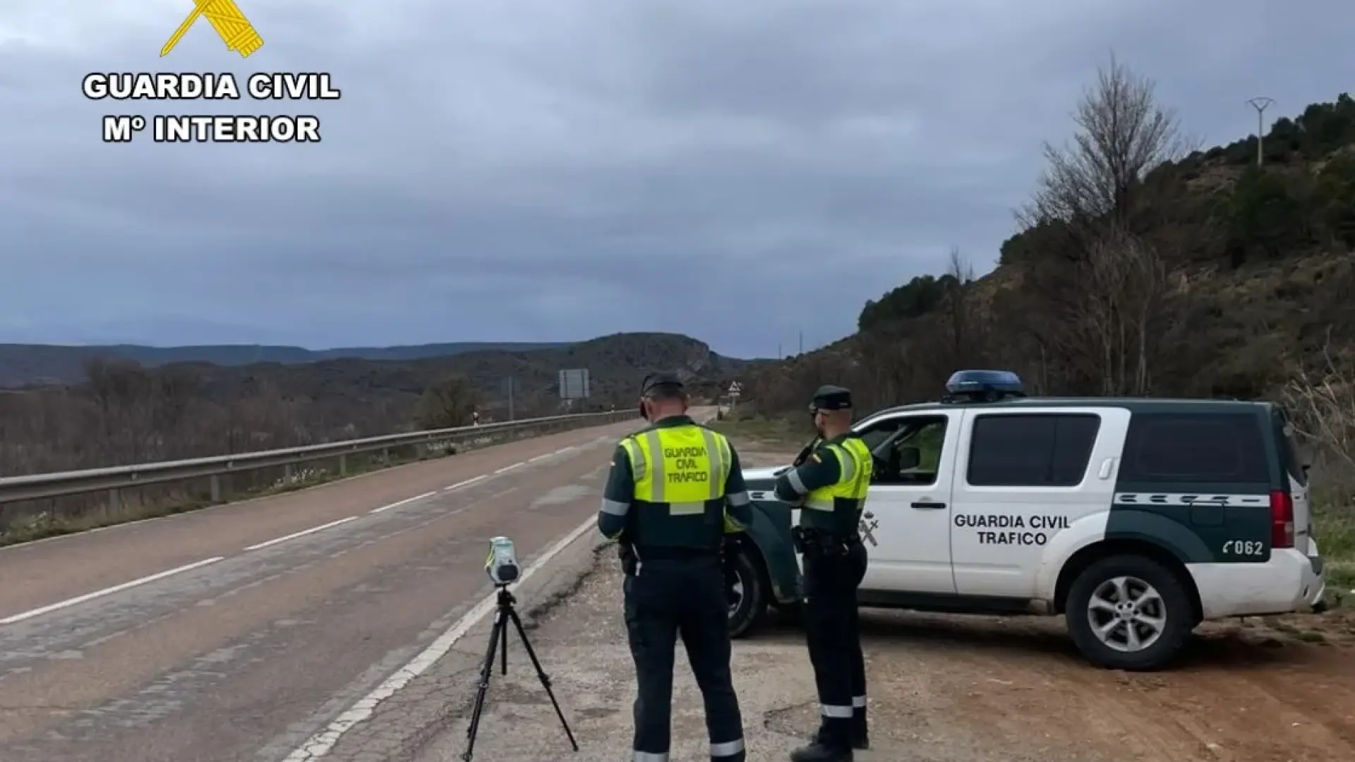 A Guarda Civil foi surpreendida ao abordar um motorista que trafegava a mais que o dobro da velocidade em uma via de 90 km/h.
