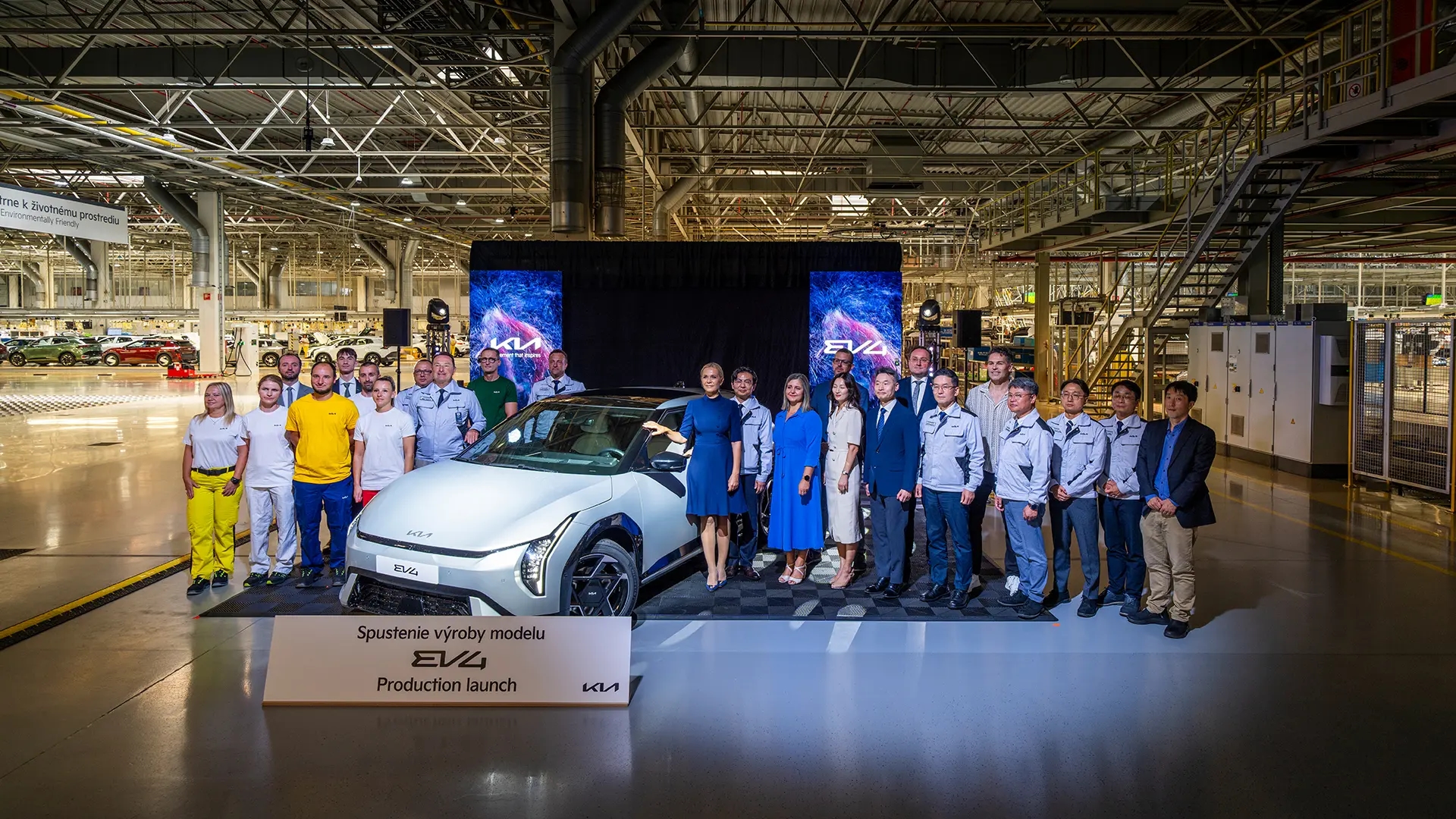 La nuova Kia EV4 diventa il primo veicolo elettrico del marchio ad essere prodotto in Europa.
