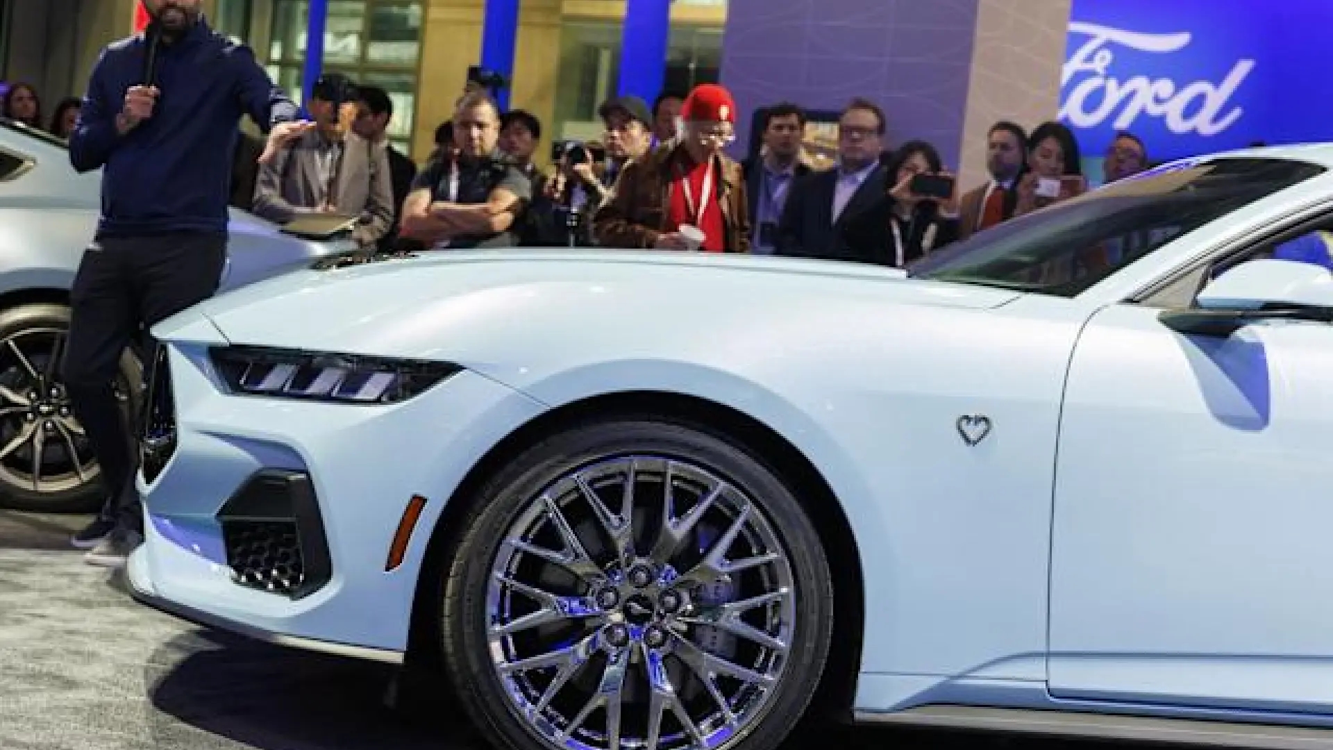 These are the two impressive Ford Mustangs purchased by the White House: 450 hp, $121,000, top speeds of 267 km/h...