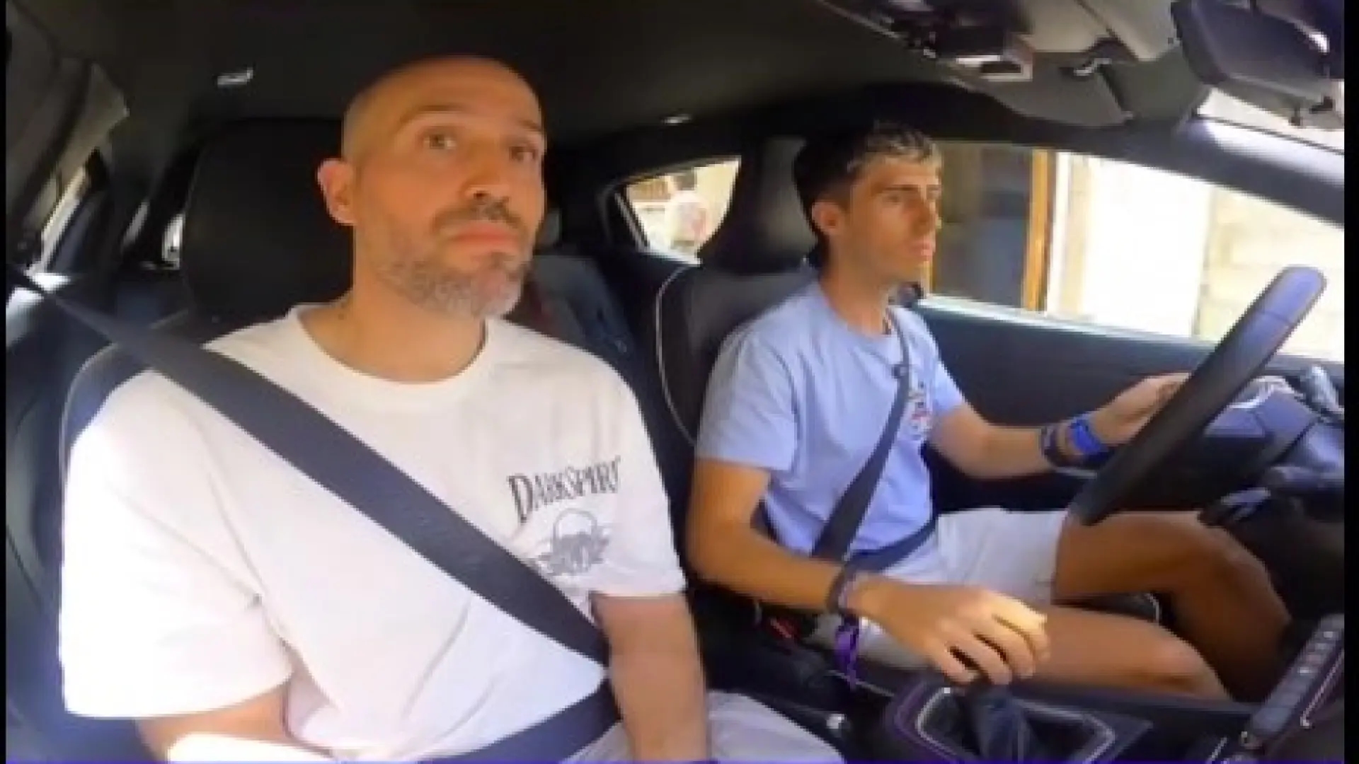 Um candidato erra no teste de direção: "Cuidado, Adrian, isso é proibido."
